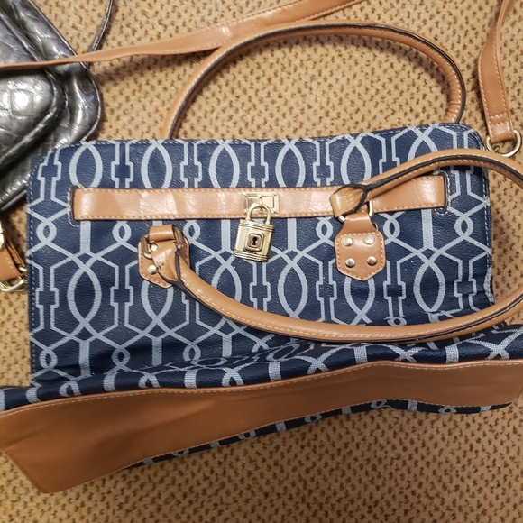 Purse - Picture 3 of 3